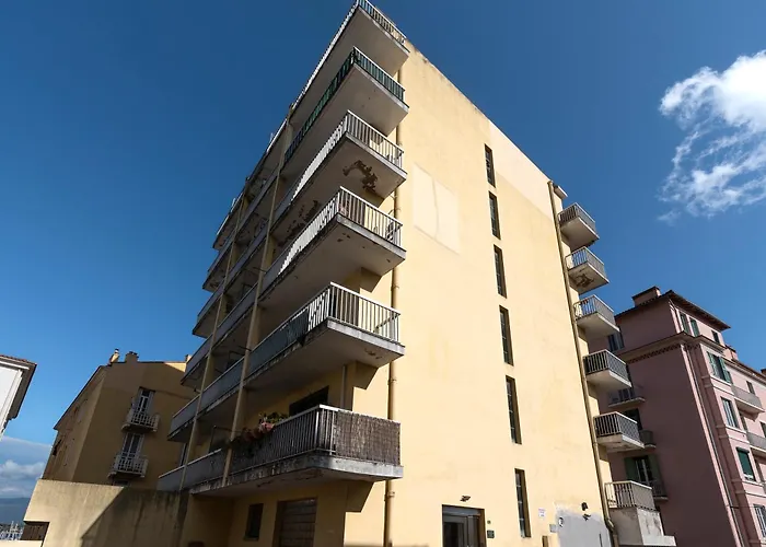 Azur Ajaccien - Proche Du Port Avec Parking Appartement *